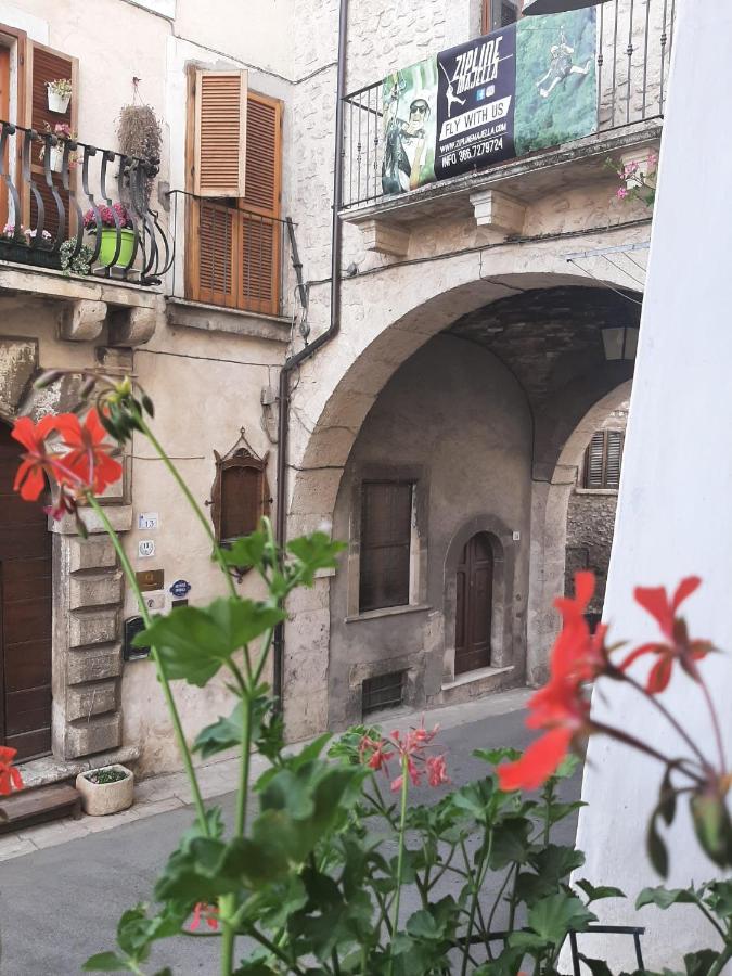 Alloggi Piazza Umberto Primo Pacentro Exterior foto