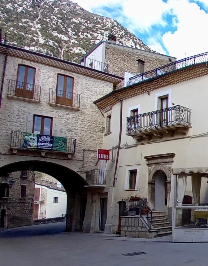 Alloggi Piazza Umberto Primo Pacentro Exterior foto